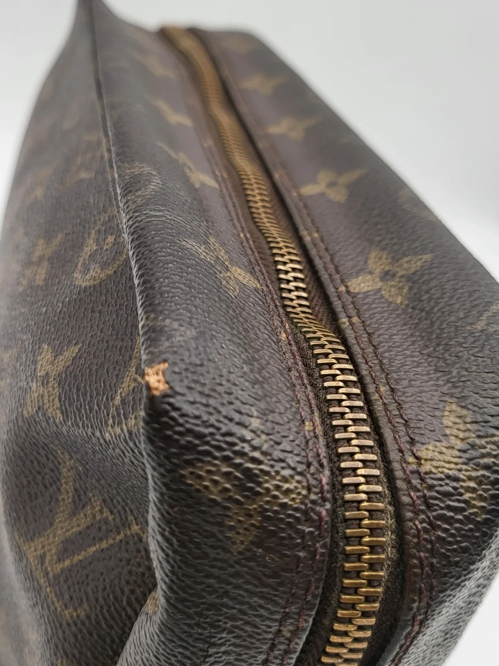 LOUIS VUITTON Monogram Trousse Toilette 28 Cosmetic Pouch, Authentic w/COA.